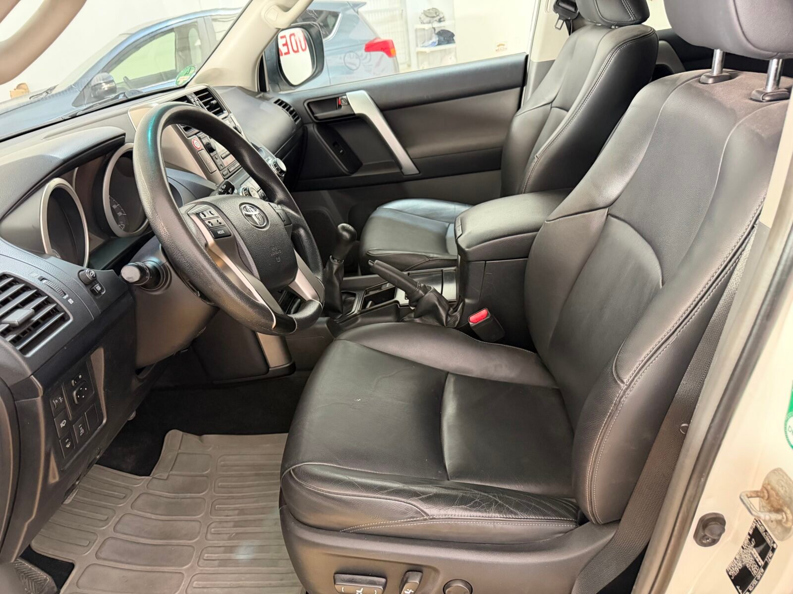 TOYOTA Land Cruiser 3.0 D4D NX